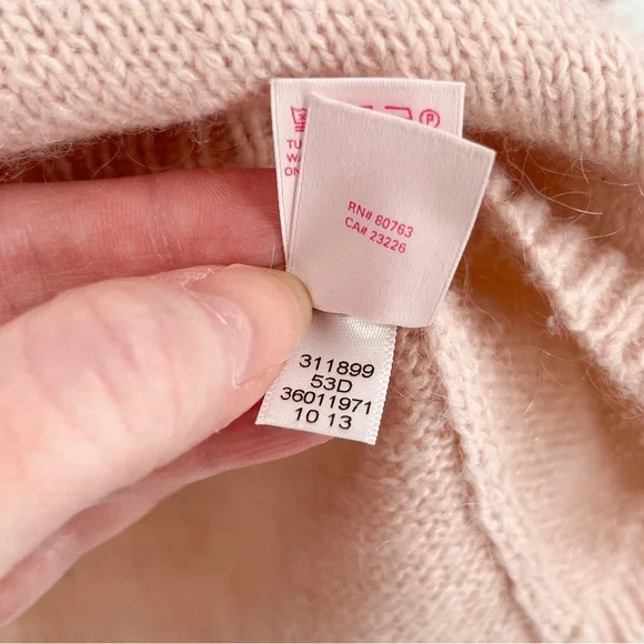 Victoria’s Secret Acrylic Wool Blend Pink Heart Long Sleeve Sweater Womens Small - Picture 7 of 9